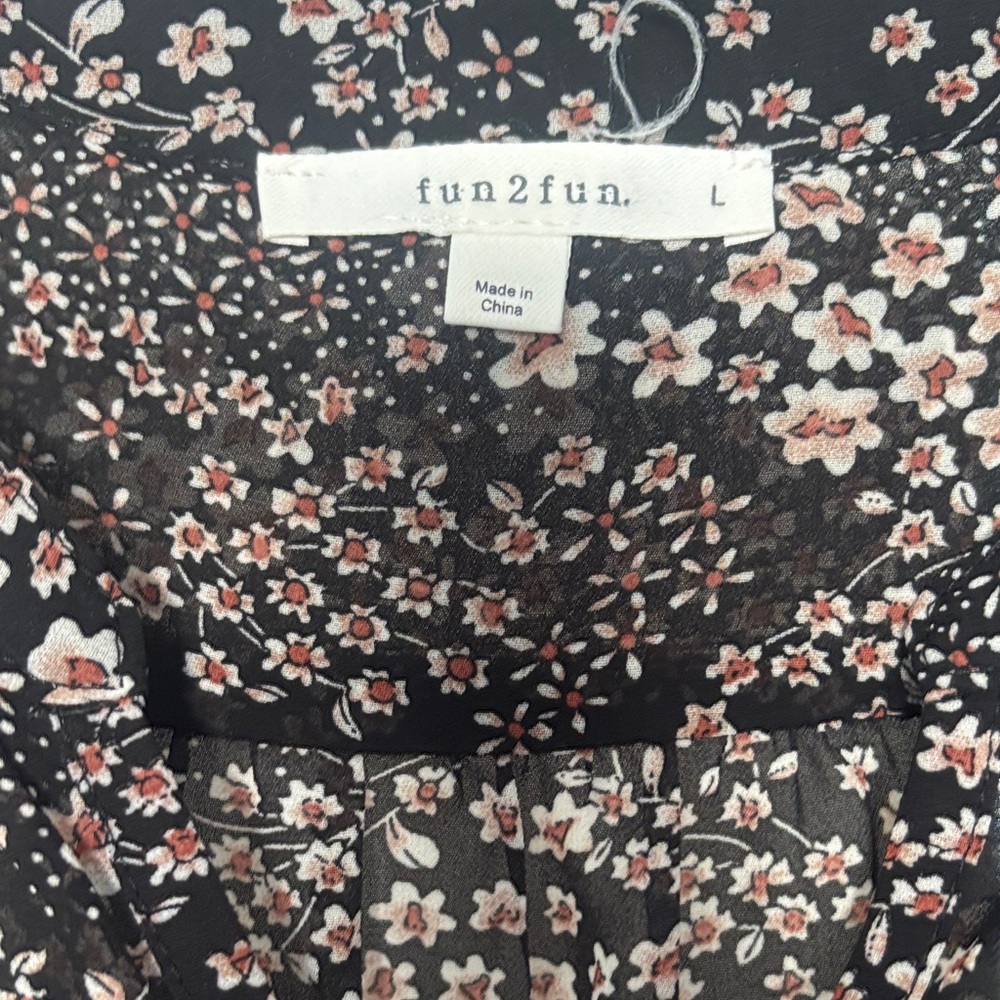 Floral cap sleeve Women's Top - Picture 2 of 5